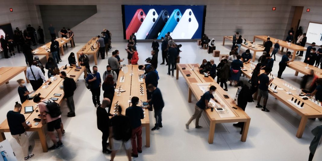 why-apple-stock-got-cut-at-its-all-time-high