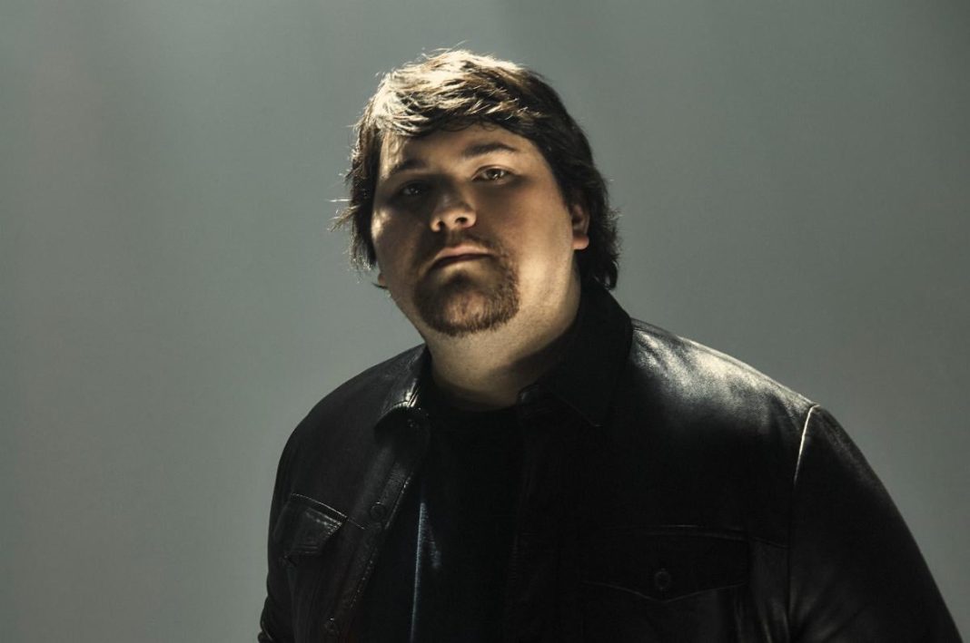 wolfgang-van-halen-on-backing-tracks:-“i-go-to-a-concert-to-see-bands-play-the-f*ck-out-of-their-music”