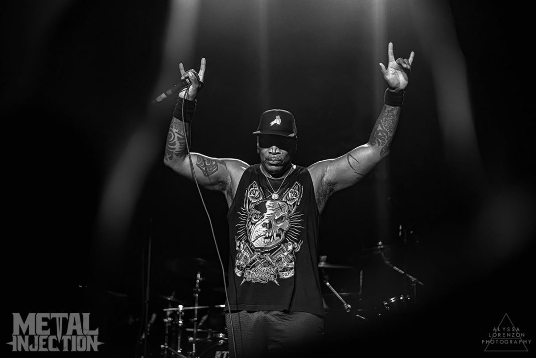 sepultura’s-derrick-green-goes-on-a-tirade-against-merch-cuts:-“it’s-pissing-me-off”