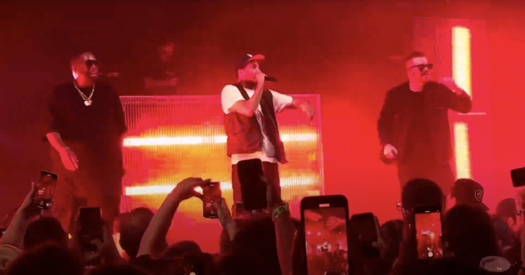 zack-de-la-rocha-returned-to-the-stage-after-his-severe-leg-injury,-but-with-run-the-jewels