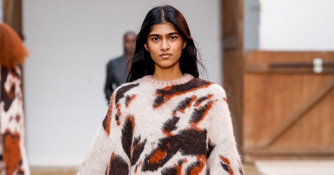 the-runways-have-spoken-—-chocolate-brown-will-be-fall’s-biggest-color-trend