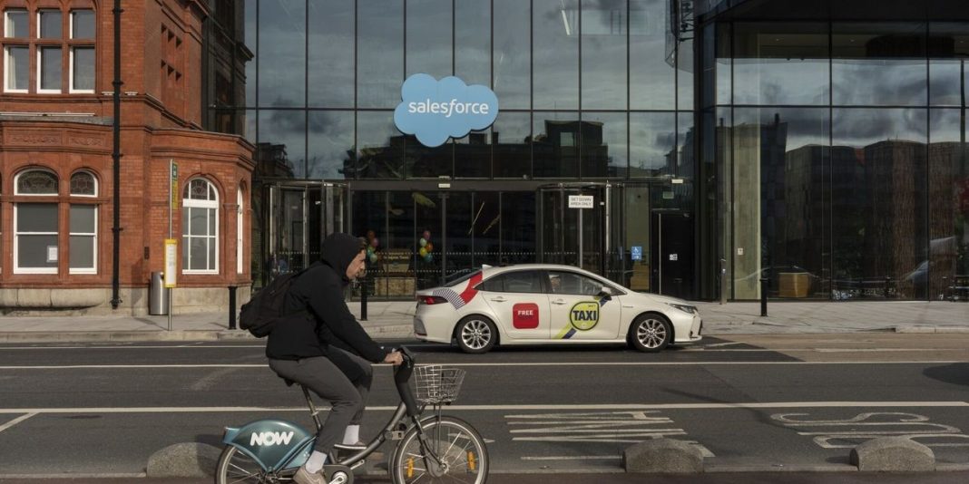 salesforce-stock-rises-after-eps-beats-estimates,-upbeat-q4-outlook