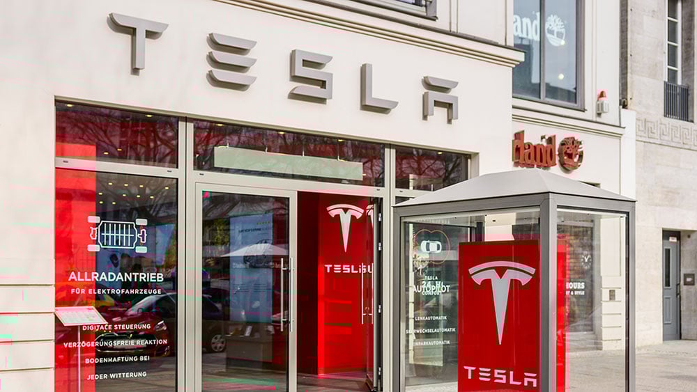 tesla-reports-earnings-wednesday-and-there’s-a-lot-of-negative-noise